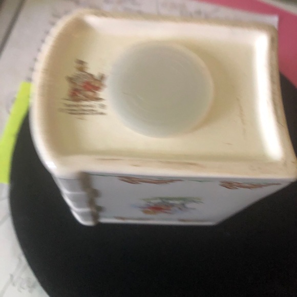 Royal Doultin Bunnykins book bank - Picture 4 of 4